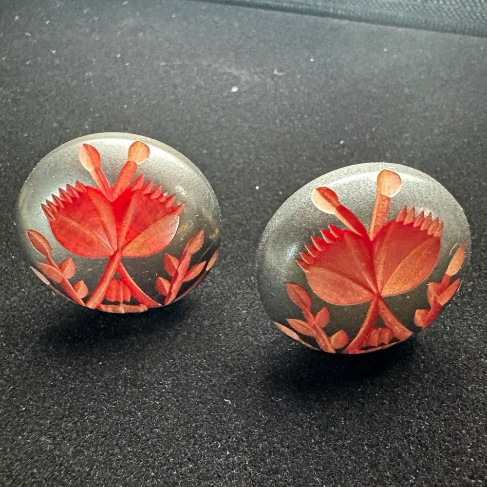 Vtg Round Floral Clip On Stud Earrings Wood